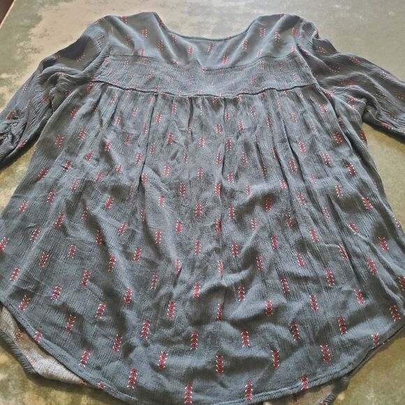 Torrid BLUE SMOCKED BUTTON-LOOP GAUZE BLOUSE  Sz 2 - Picture 6 of 6